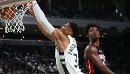 字母哥狂揽四十一分二十篮板,雄鹿客场大胜热火止颓势