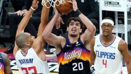 艾顿护框能力出众,开拓者主场不敌太阳