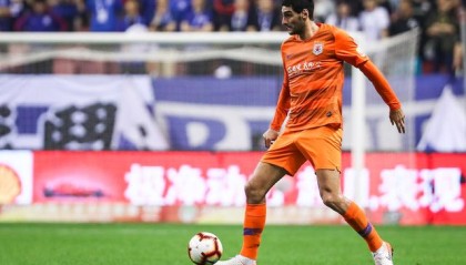 奥格斯堡防守漏洞百出,连续失球痛失好局