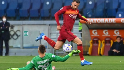  博洛尼亚门将斯科鲁普斯基神扑救主，力保不败  