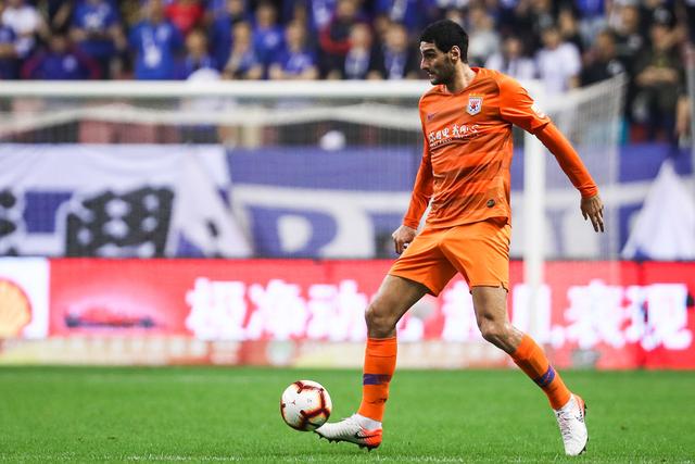 奥格斯堡防守漏洞百出,连续失球痛失好局  奥格斯堡防守漏洞百出,连续失球痛失好局