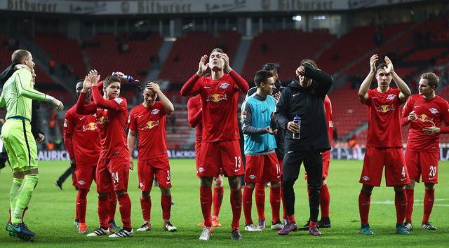 莱比锡红牛强势登顶德甲,主场大胜法兰克福展统治力  莱比锡红牛强势登顶德甲,主场大胜法兰克福展统治力